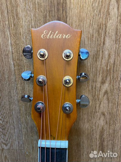 Акустическая гитара