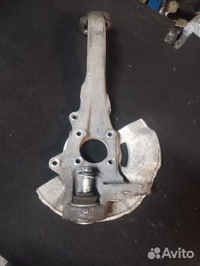 Кулак поворотный передний левый Hyundai Genesis