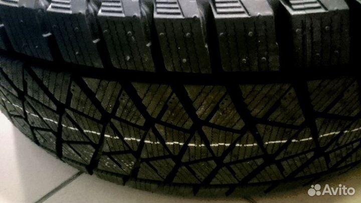 Bridgestone Blizzak DM-V2 285/50 R20 112T