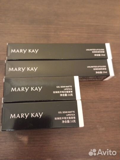 Помада, блеск для губ Mary Kay