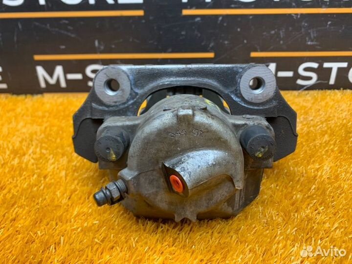 Суппорт передний левый Bmw 3-Series E90 N52B25