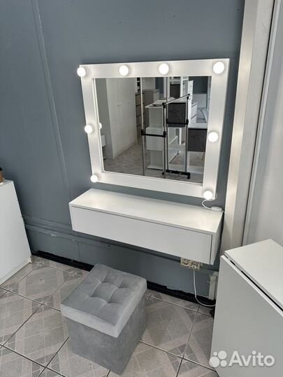 Туалетный столик зеркало гримерное с подсаеткой