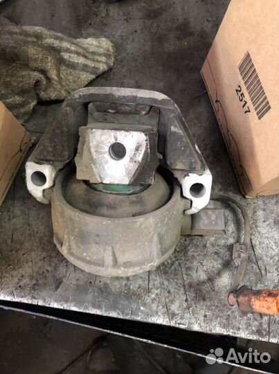 Опора двигателя Audi A8