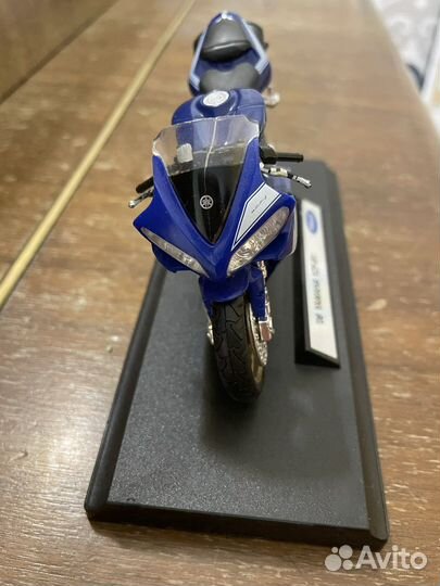 Модель мотоцикла Yamaha YZF-R1