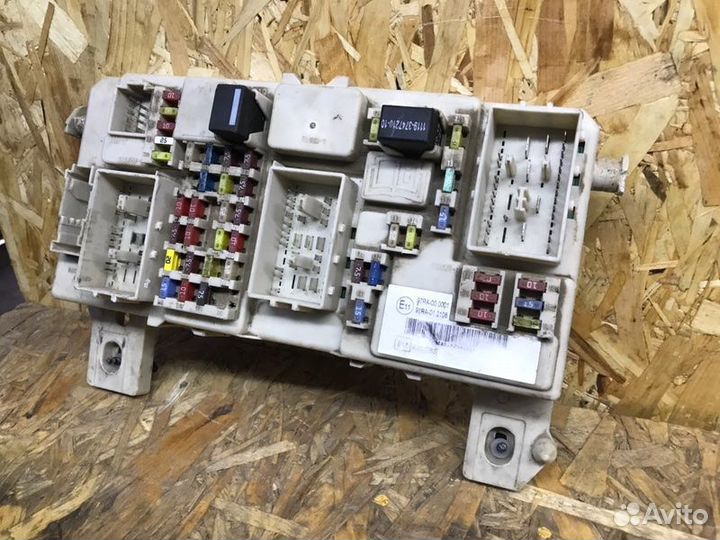 Блок предохранителей салонный Ford Focus 2 седан