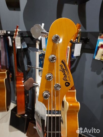 Бас-гитара белая Prodipe