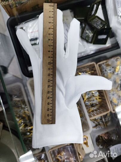 Перчатки парадные белые