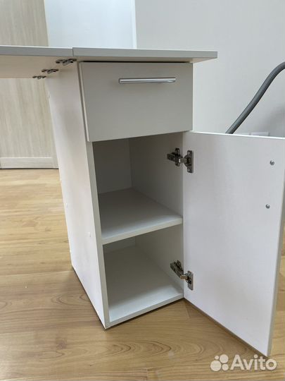 Маникюрный стол складной