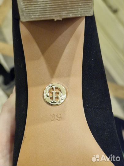 Туфли с вышивкой 39 размер