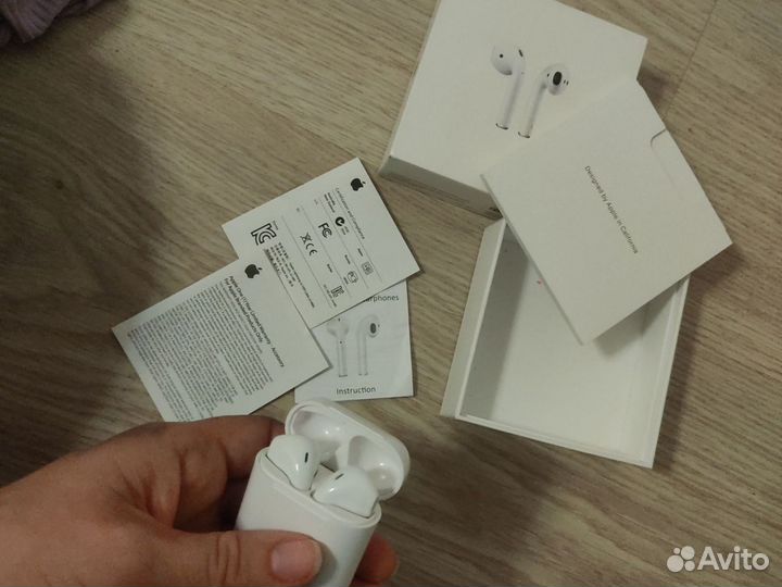 Беспроводные наушники apple airpods