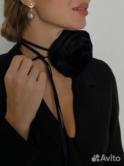 Чокер цветок на шею