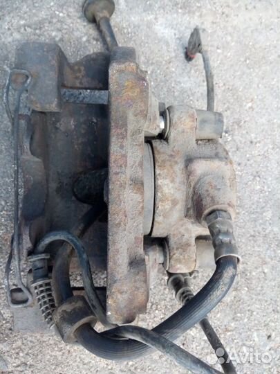 Суппорт передний правый для Мерседес W210