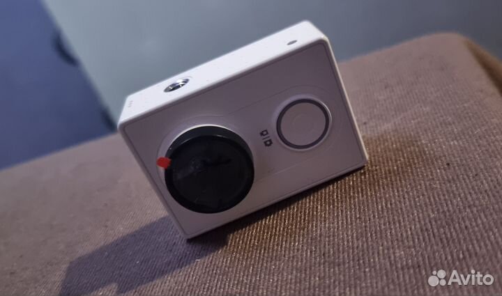 Экшн камера xiaomi YI