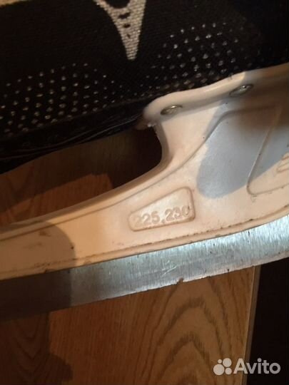 Коньки хоккейные