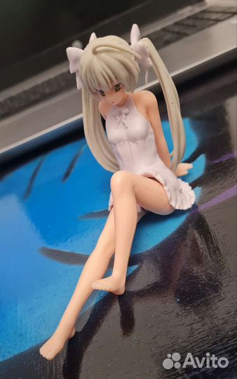 Фигурка аниме девочка