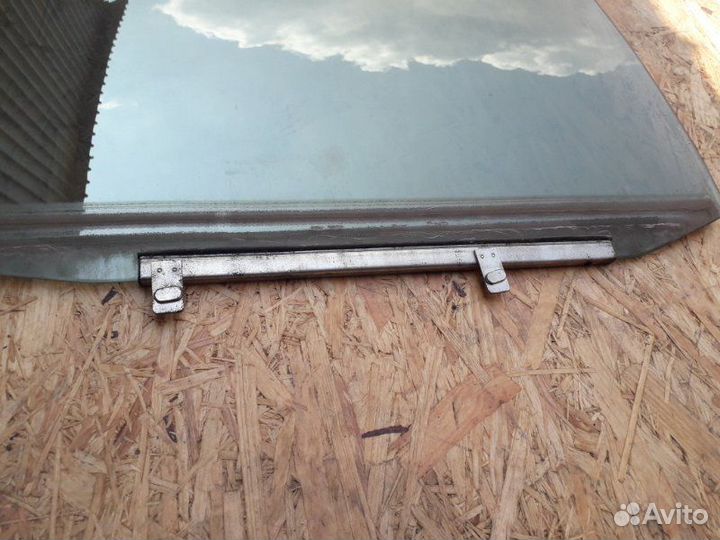 Стекло двери задней заднее правое Lexus Rx300 1