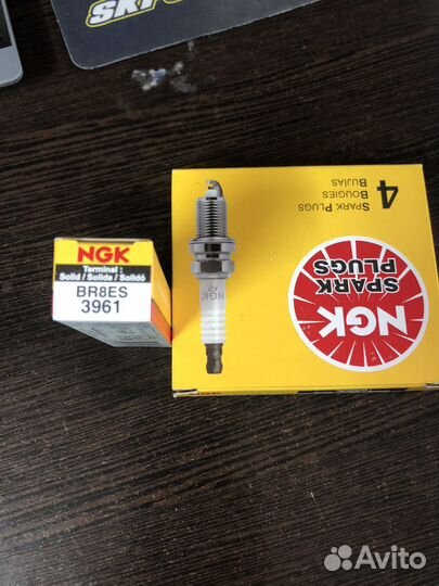 Свеча зажигания NGK Spark Plug BR8ES