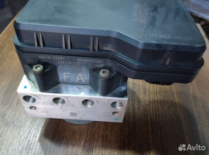 Блок абс Toyota Corolla 150/151 (2013)