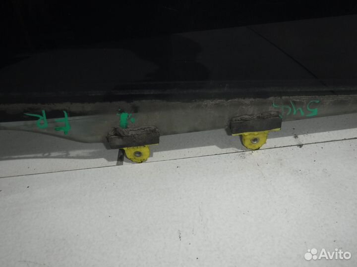 Стекло двери передней Lancer 9