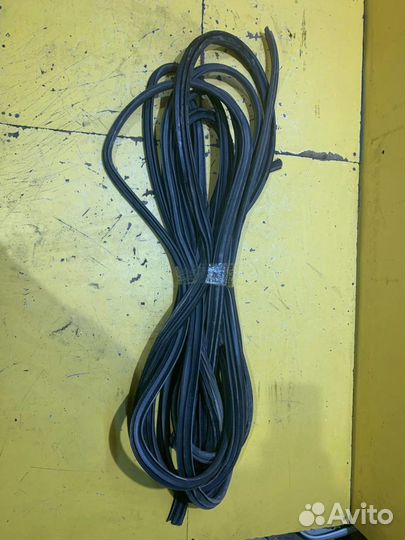 Уплотнитель двери Toyota Land Cruiser Prado 150 20