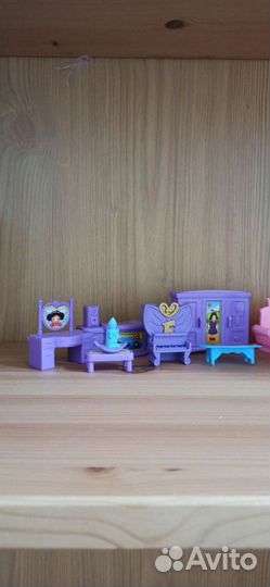 Набор игрушечной мебели с семьёй