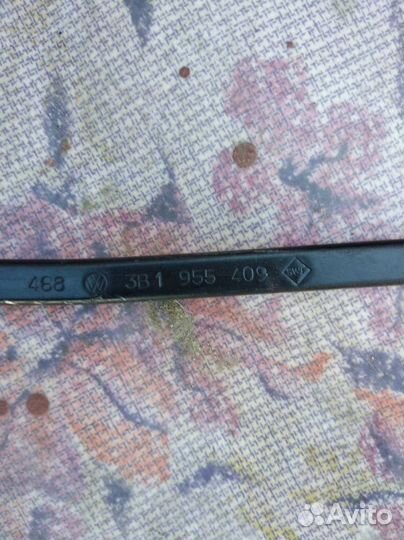 Поводок стеклоочистителя передний левый Volkswagen