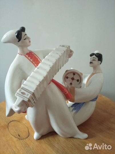 Статуэтки фарфор Русский перепляс
