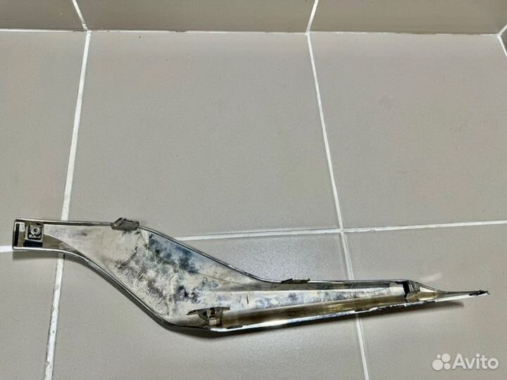 Накладка бампера передняя левая Toyota Land