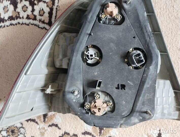 Фонарь задний правый на Toyota Corolla NZE 121 сбо