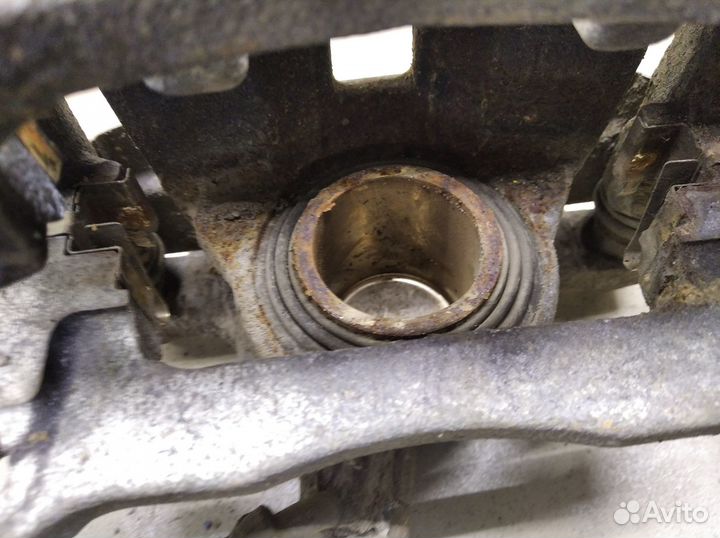 Суппорт задний левый Fortuner 2015