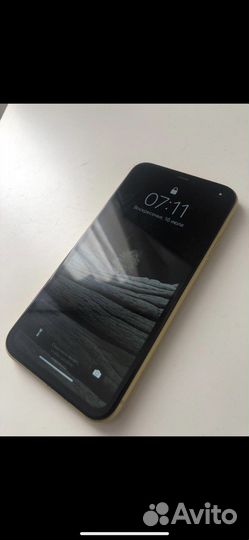Телефон iPhone 11