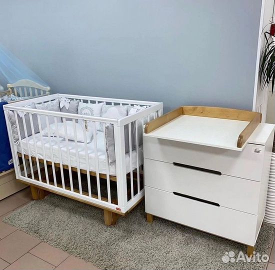 Кроватка и комод
