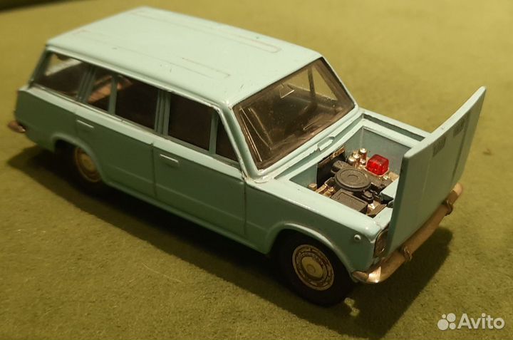 Модель автомобиля Ваз-2102. 1/43. СССР