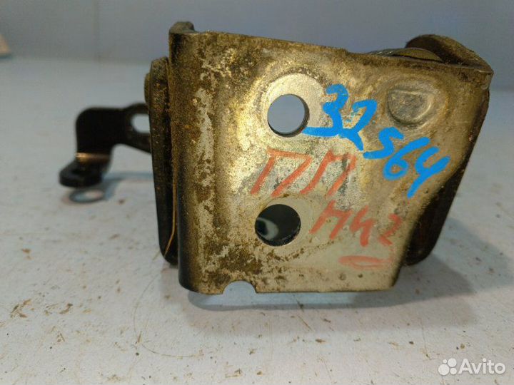 Петля двери передней правой Cadillac Escalade