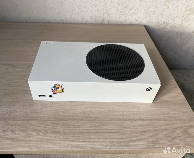 Xbox series S с 2 геймпадами