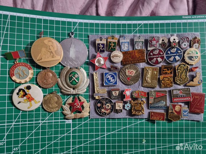 Значки и медали СССР
