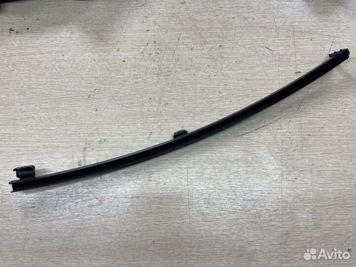 Направляющая стекла задняя левая Toyota Camrу 75