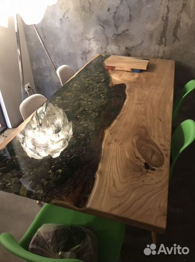 Стол обеденный