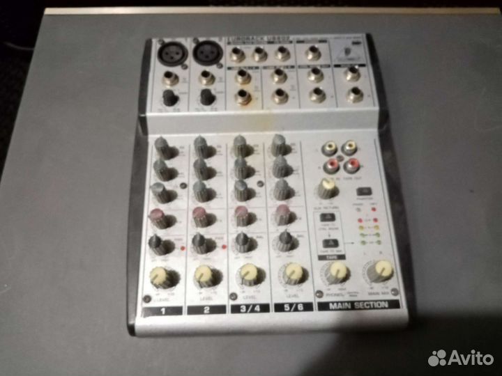 Микшерный пульт behringer