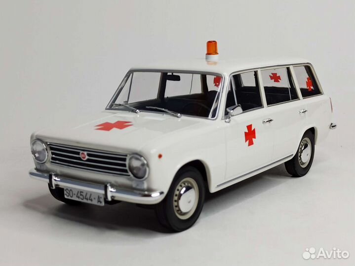 Seat 124 (2102) Ambulance 1:18