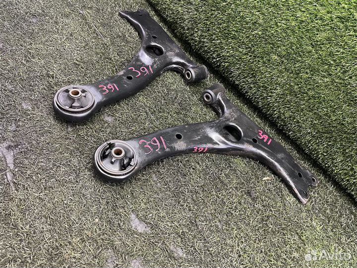 Рычаг подвески нижний передний правый Toyota