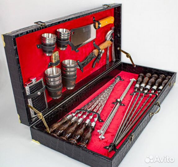 Шашлычный набор №16. Крокодил / красный велюр