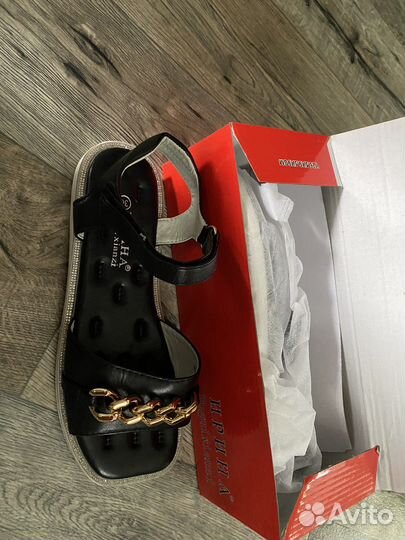 Сандалии для девочки