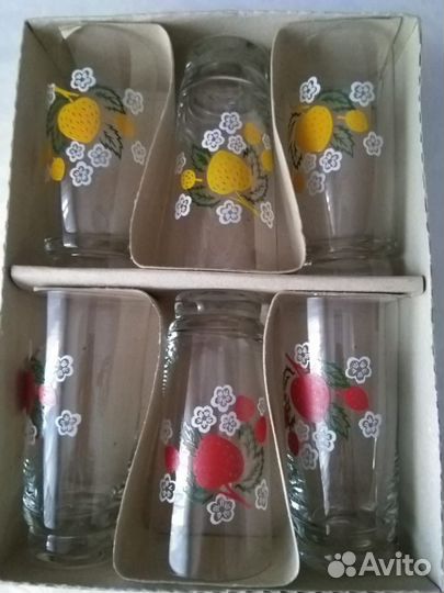 Набор стеклянных стаканов