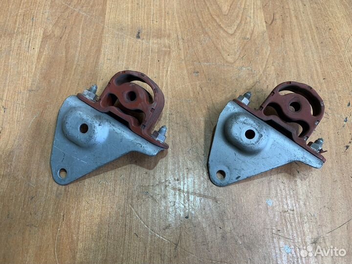 Кронштейн катализатора с подушкой n20 Bmw f10