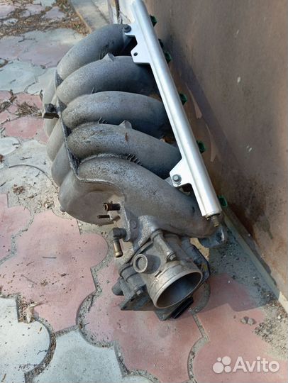 Впускной коллектор volvo b5244s в сборе