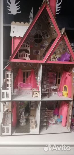 Дом и куклы лол