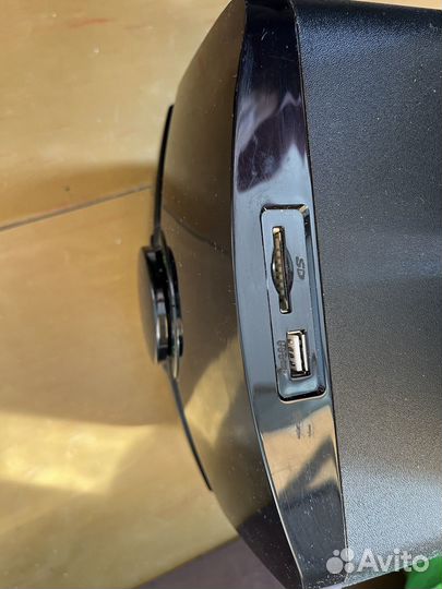 Колонки с сабвуфером и радио