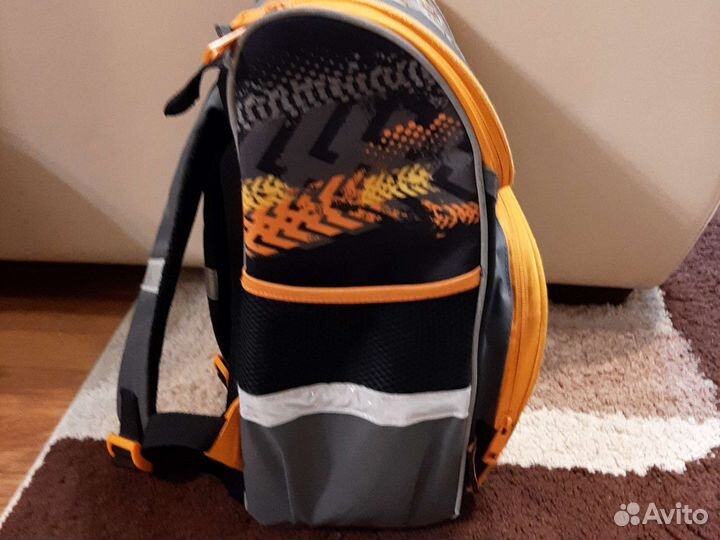 Рюкзак школьный