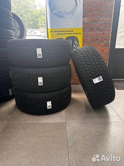 Maxxis Premitra Ice 5 SUV / SP5 265/45 R21 108T